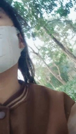 【有奶水的小少妇】，农村小媳妇，留守在家寂寞了，跑到小树林里，挤奶水，抠骚逼，紧张刺激有趣 截图15