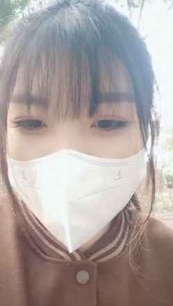 【有奶水的小少妇】，农村小媳妇，留守在家寂寞了，跑到小树林里，挤奶水，抠骚逼，紧张刺激有趣 截图16