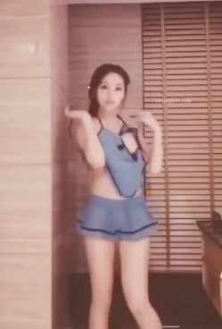 【重磅福利】全网稀缺资源 ️最新高端淫妻私密群内部福利 人前女神 人后母狗 淫乱女神篇 截图8
