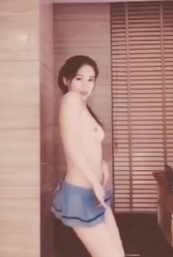 【重磅福利】全网稀缺资源 ️最新高端淫妻私密群内部福利 人前女神 人后母狗 淫乱女神篇 截图11