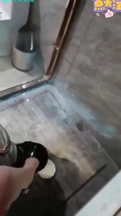 【女王调教】极品长靴白丝包臀制服美腿女王调教第一次当狗的M男，对狗奴极致人格羞辱 截图14