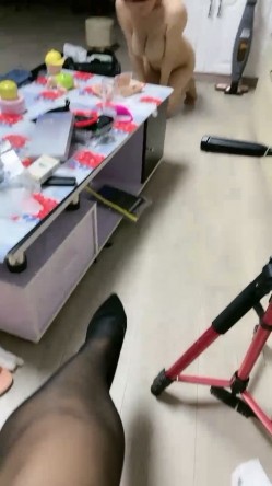 极品巨乳-刚生完娃儿的宝妈：奶水充足，下面也饥渴如洪水，湿润一塌煳涂，好久没操逼了，一摸久湿！ 截图11