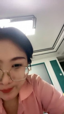 极品巨乳-刚生完娃儿的宝妈：奶水充足，下面也饥渴如洪水，湿润一塌煳涂，好久没操逼了，一摸久湿！ 截图13