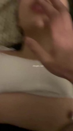 大哥出门做生意 嫂子一个人在家她的杯子里下点药 终于可以好好玩玩嫂子的小黑B了 截图4