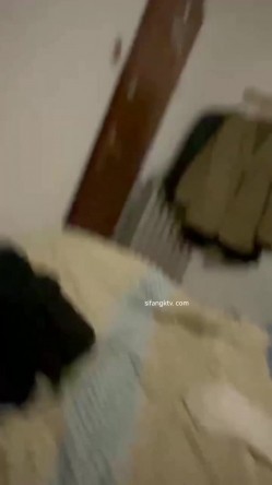 大哥出门做生意 嫂子一个人在家她的杯子里下点药 终于可以好好玩玩嫂子的小黑B了 截图16