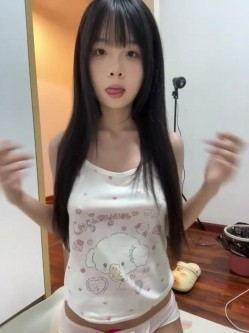 清纯学生 超级反差【qiqi_x】苗条身材 美腿细长又直 逼毛很长 口水 流白浆 叼内裤 跳弹自慰 截图1
