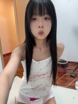 清纯学生 超级反差【qiqi_x】苗条身材 美腿细长又直 逼毛很长 口水 流白浆 叼内裤 跳弹自慰 截图9