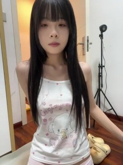 清纯学生 超级反差【qiqi_x】苗条身材 美腿细长又直 逼毛很长 口水 流白浆 叼内裤 跳弹自慰 截图11