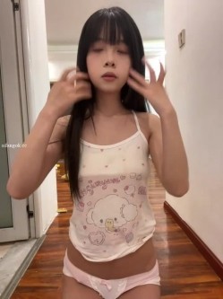 清纯学生 超级反差【qiqi_x】苗条身材 美腿细长又直 逼毛很长 口水 流白浆 叼内裤 跳弹自慰 截图15