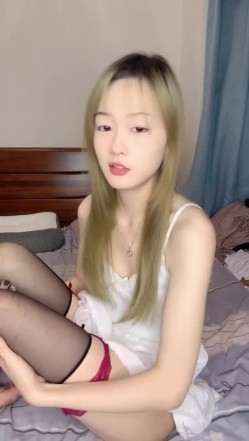 清纯大学生【黑丝美少女】跟男友家中创业赚钱炮火连天小穴被插得快要肿了 截图6