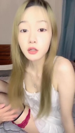 清纯大学生【黑丝美少女】跟男友家中创业赚钱炮火连天小穴被插得快要肿了 截图8