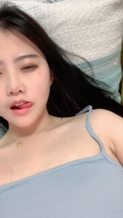 倾国倾城校花级！【李嘉欣】这么漂亮都下海了，爽翻，土豪的钱不好忽悠了，全裸，真美 截图2