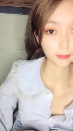 清纯美少女，宿舍自慰，手指掰穴角度很多，撅起屁股双洞可见，像是开发过了一样 截图1