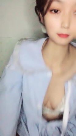 清纯美少女，宿舍自慰，手指掰穴角度很多，撅起屁股双洞可见，像是开发过了一样 截图10