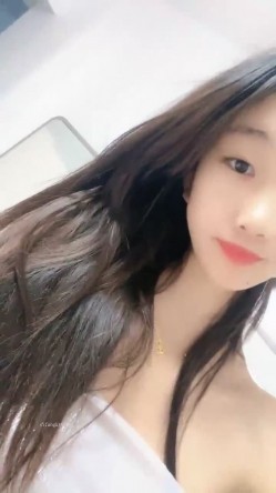 【兔熊】，刚从学校跑出来，首次露脸，赚学费，这小屁股蛋子，又圆又白又翘，看得瞬时硬 截图2