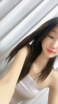 【兔熊】，刚从学校跑出来，首次露脸，赚学费，这小屁股蛋子，又圆又白又翘，看得瞬时硬 截图13