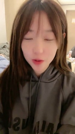 超漂亮！校花级女神~【为笨蛋争口气】扣穴自慰！爽出白浆 截图1