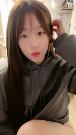 超漂亮！校花级女神~【为笨蛋争口气】扣穴自慰！爽出白浆 截图5