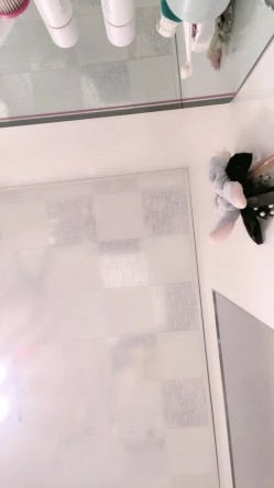 性感尤物大奶美女！假屌吸在桌子上骑坐！猛捅骚穴流白浆，浴室摸穴喷水，娇喘超诱惑 截图16