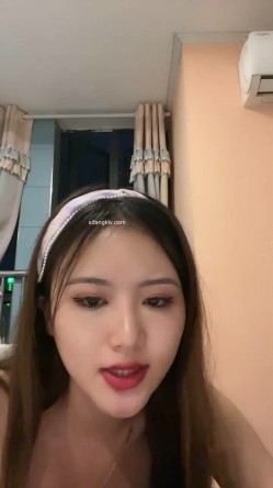 新人网红女神~【久违的小仙女】长腿翘臀~跳蛋自慰~撸肾虚~太挑逗了！蜜桃臀，丝袜下逼若隐若现 截图16