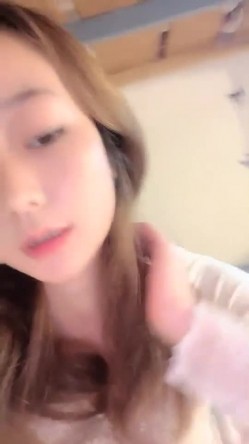 文静的【哭了的小十九】宿舍里的小骚货 趁室友不在骚一把！~女神又给粉丝们福利了，校花的情色私密 截图11