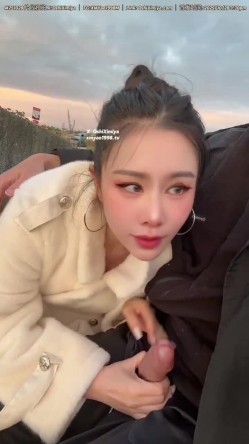 超美整活御姐汐梦瑶最新 公园里美女穿着过膝黑丝头戴大红花 人前大胆口交 然后找个无人的地方啪啪 截图5