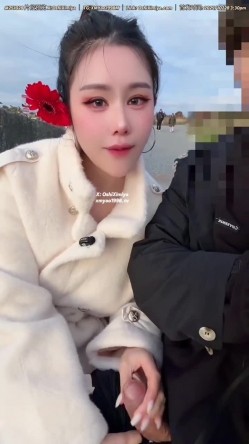 超美整活御姐汐梦瑶最新 公园里美女穿着过膝黑丝头戴大红花 人前大胆口交 然后找个无人的地方啪啪 截图7
