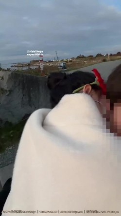 超美整活御姐汐梦瑶最新 公园里美女穿着过膝黑丝头戴大红花 人前大胆口交 然后找个无人的地方啪啪 截图11