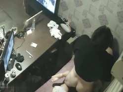 黑客破解家庭网络摄像头偷拍 正在上网老公突然性起把明星颜值媳妇叫过来干一炮发泄 截图6