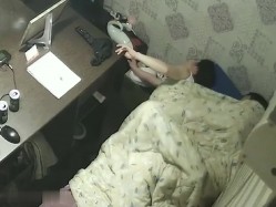 黑客破解家庭网络摄像头偷拍 正在上网老公突然性起把明星颜值媳妇叫过来干一炮发泄 截图15