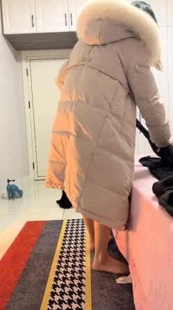 【丧志母狗无脑调教】，调教界圈中大神，道具繁多，两个少妇真听话，什么指令都执行，大白臀求插超淫贱 截图3