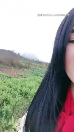 骚气少妇户外野地跳蛋塞逼震动自慰 回到车上掰开近距离特写毛毛挺浓密 截图1
