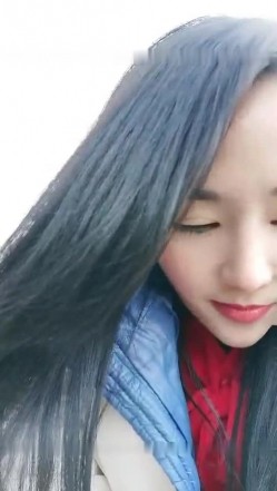 骚气少妇户外野地跳蛋塞逼震动自慰 回到车上掰开近距离特写毛毛挺浓密 截图4