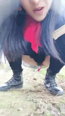 骚气少妇户外野地跳蛋塞逼震动自慰 回到车上掰开近距离特写毛毛挺浓密 截图6