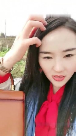 骚气少妇户外野地跳蛋塞逼震动自慰 回到车上掰开近距离特写毛毛挺浓密 截图7
