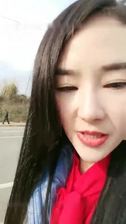 骚气少妇户外野地跳蛋塞逼震动自慰 回到车上掰开近距离特写毛毛挺浓密 截图8