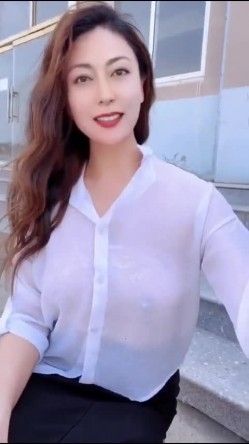 高贵气质非凡！推特风韵犹存极品露脸反差骚阿姨自摸私拍高跟丝袜这脸蛋配这鲍鱼让人受不了 截图14
