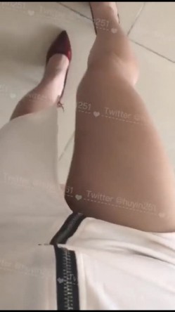 高贵气质非凡！推特风韵犹存极品露脸反差骚阿姨自摸私拍高跟丝袜这脸蛋配这鲍鱼让人受不了 截图16