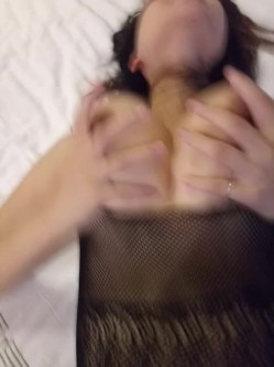 36E的空姐喷的到处都是 这瓶春药的威力实在是太大了~十分钟就失去理智内射三次都虚脱了还喊着要干 截图13