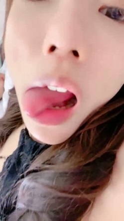 极品尤物新人女神！被调教的很听话！口活非常棒，埋头深喉吸吮，肉丝美腿足交，骑乘位后入轮番草 截图14