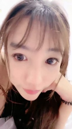 极品尤物新人女神！被调教的很听话！口活非常棒，埋头深喉吸吮，肉丝美腿足交，骑乘位后入轮番草 截图16