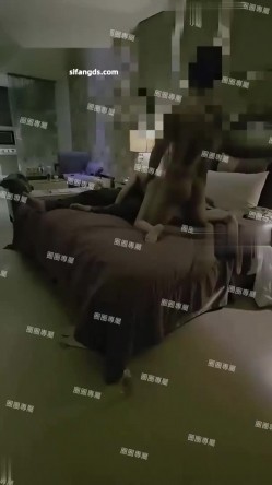 约啪大神，【圈圈】，单男灌醉兄弟，独享兄弟老婆，小母狗在老公眼前就开始发浪吃单男鸡巴 截图16