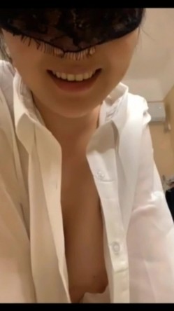 抖音骚少妇【吃一口美女】木瓜奶，一对一视频定制，淫语诱惑 截图16