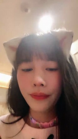 清纯系天花板！极品美少女！情趣耳朵超甜美，炮友掏出屌足交，脱下睡裤掰穴，第一视角操无毛小穴 截图7
