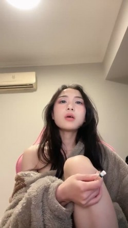 【极品御姐】【刀刃呀】合集二，奔放骚御姐每天赤裸大秀，舞蹈专业毕业，身材满分，抖音舞曲信手拈来 截图1