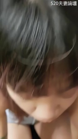 思想开放露脸女大学生【小七酱】疯狂日记，户外人前露出，3P，吞精，内射开心快乐，极度反差 截图14