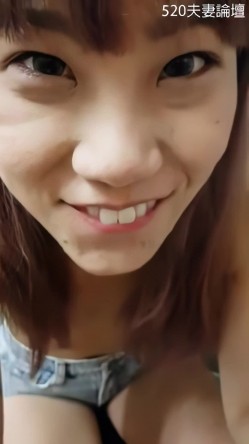 思想开放露脸女大学生【小七酱】疯狂日记，户外人前露出，3P，吞精，内射开心快乐，极度反差 截图16
