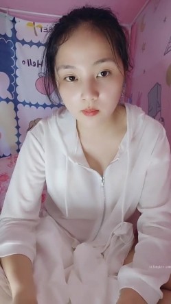 处女学生妹下海【白蔚】第一弹，初恋的感觉，完全放不开，榜一大哥在线调教 截图8
