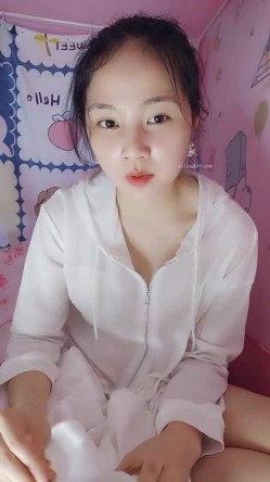处女学生妹下海【白蔚】第一弹，初恋的感觉，完全放不开，榜一大哥在线调教 截图9