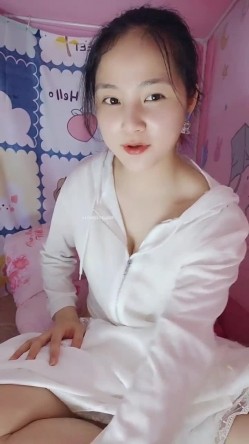 处女学生妹下海【白蔚】第一弹，初恋的感觉，完全放不开，榜一大哥在线调教 截图15